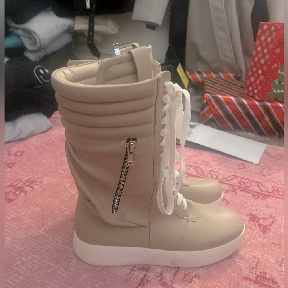 NWOT AZEALA WANG sneaker boots size 7 beautifull beige/tan color